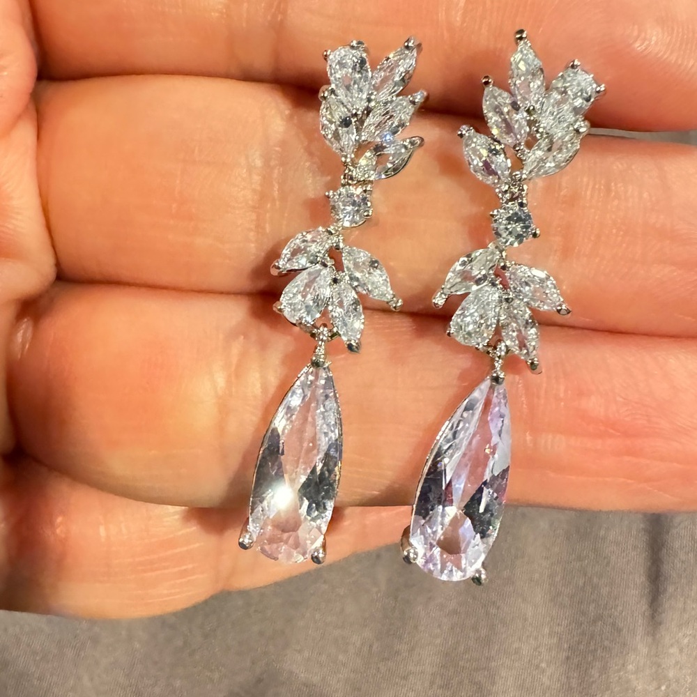 Crystal Leaf Earring - image 1
